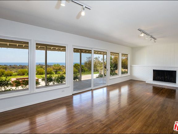3rd image of 6968 Dume Dr