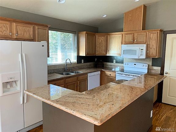 5th image of 21714 Meadow Ct SE