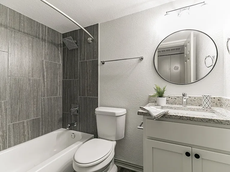 Colony House — Photo 19