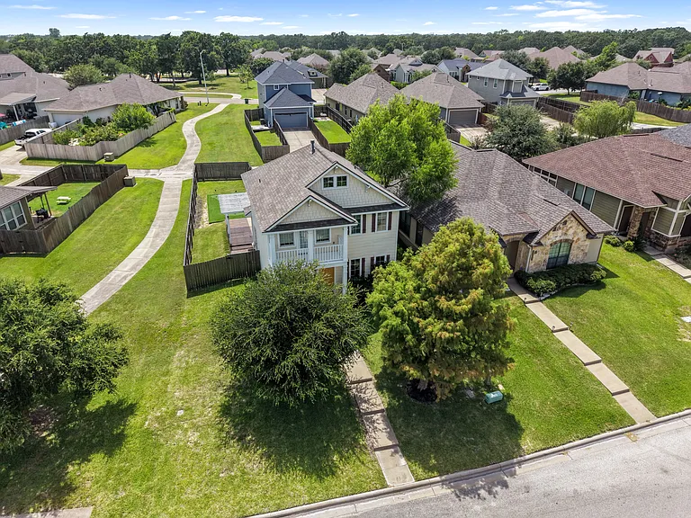 2023 Autumn Lake Dr — Photo 2