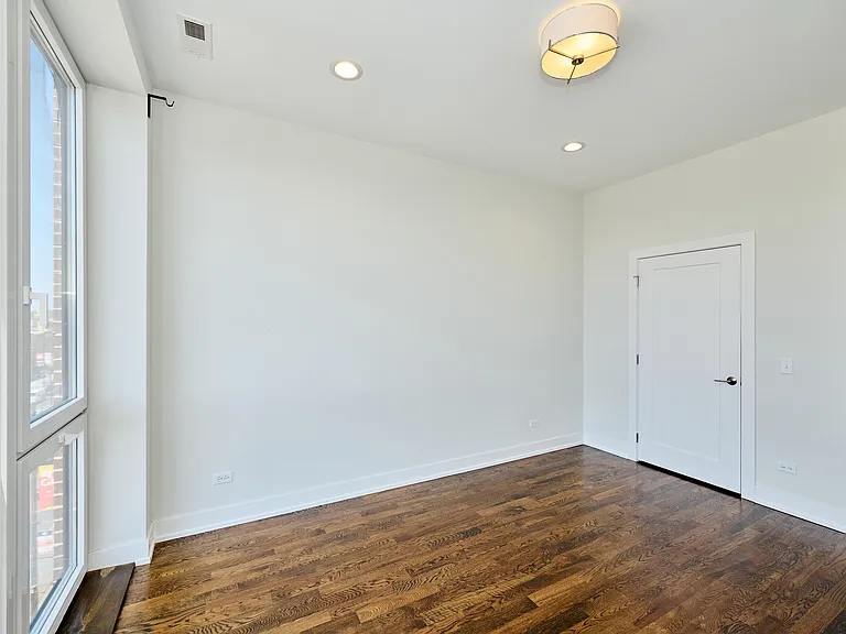 5139 N Broadway #310 — Photo 2
