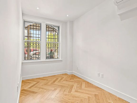 5th image of 301 E 21st St APT 1A