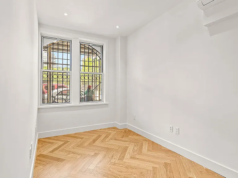 301 E 21st St #1A — Photo 5