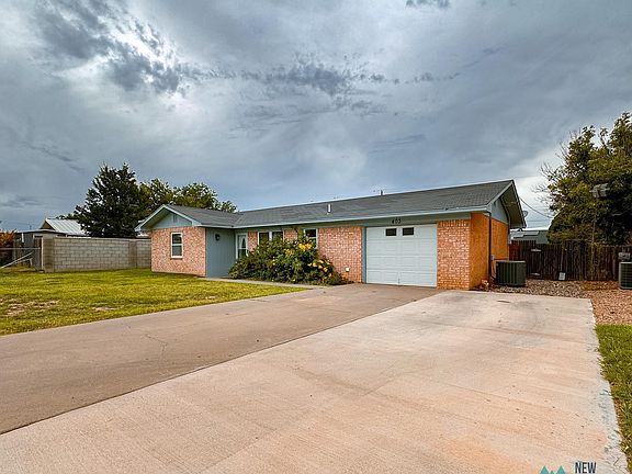 3rd image of 403 Swinging Spear Rd