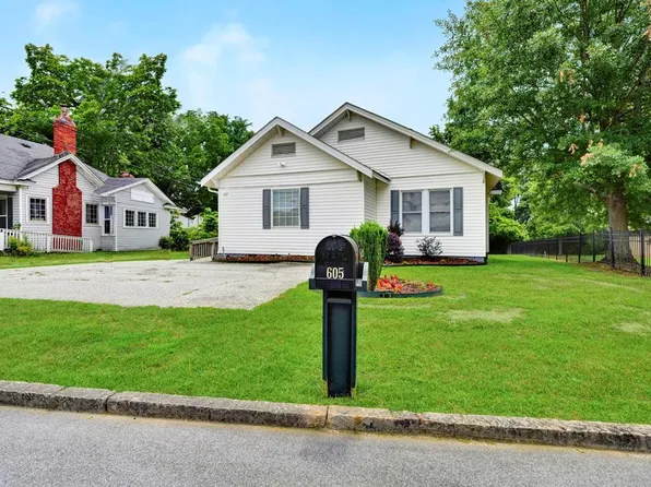 605 Calhoun Ave, Greenwood, SC 29649