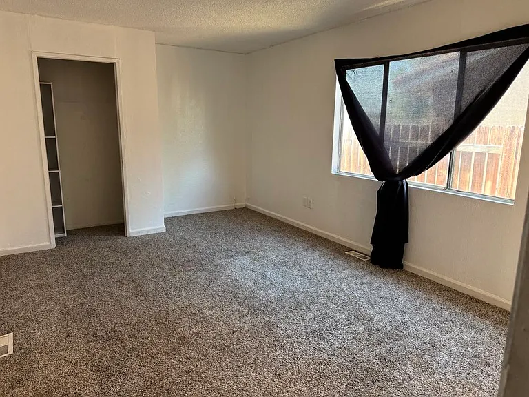14205 Winchester Dr — Photo 4
