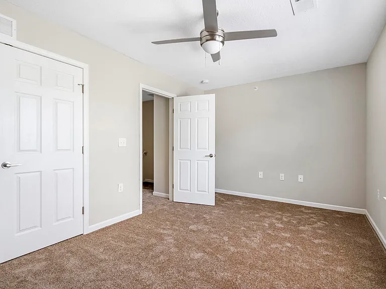 Ravenwood Crossing — Photo 28