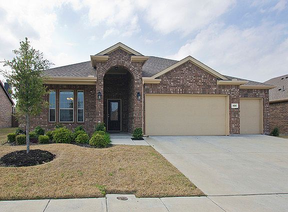 2nd image of 820 English Ivy Dr