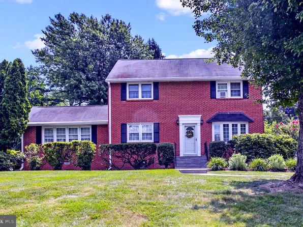 5 Lopatcong Dr, Ewing, NJ 08638