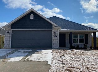 881 Lakeview Dr, Centerton, AR 72719