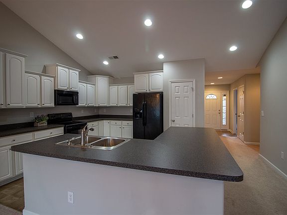 5th image of 6 Willard Ct