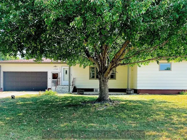 1703 Virginia Dr, Grand Island, NE 68803