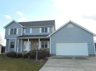 10270 Carrousel Woods Dr, New Middletown, OH 44442