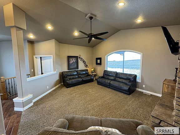 4th image of 111 Shirley Ln