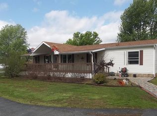 17580 Douglas Rd, Chanute, KS 66720