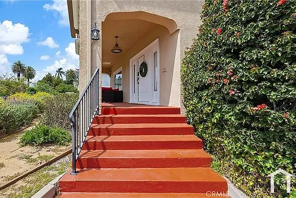 2754 Kenwood Ave — Photo 49