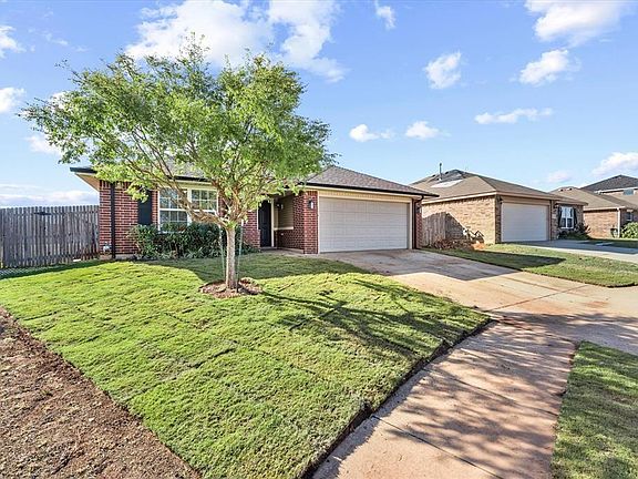3rd image of 11832 NW 131st St