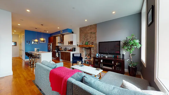 Sold by Bond New York | media 1