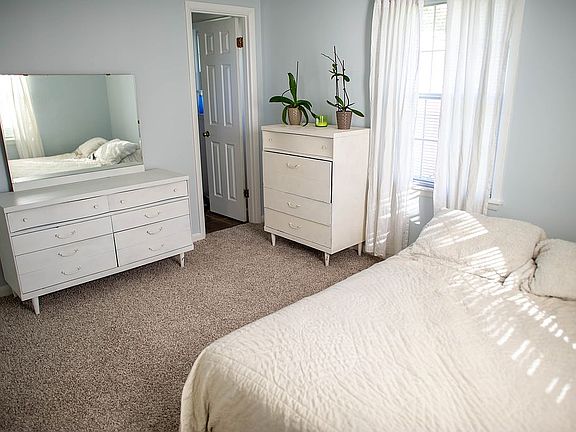 5th image of 5025 Sturbridge Pl