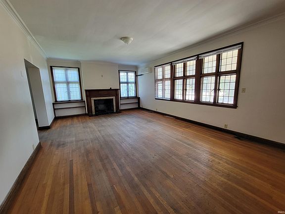 4th image of 1003 E Washington St