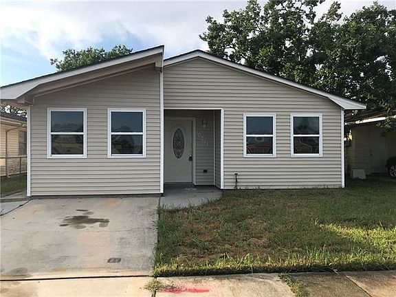 3rd image of 10211 Castlewood Dr