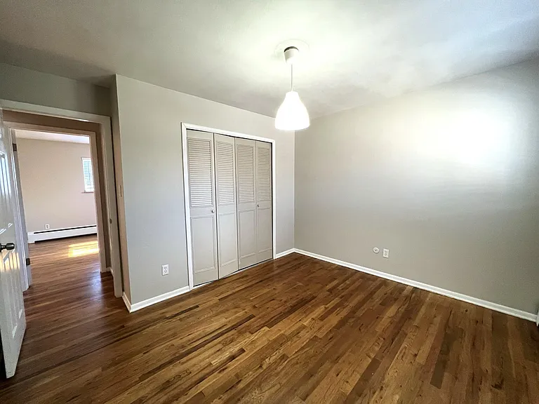 5858 Pierson St — Photo 12