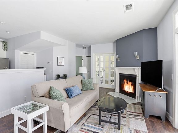 4th image of 107 Bradford Commons Ln #107