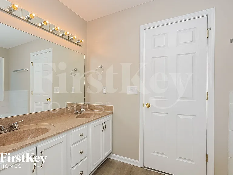 2544 Killarney Ct — Photo 10