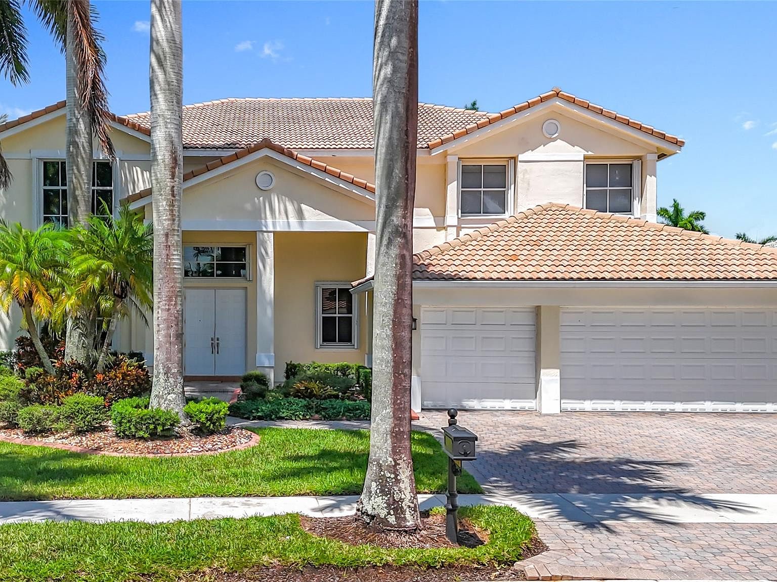 1673 Victoria Pointe Circle