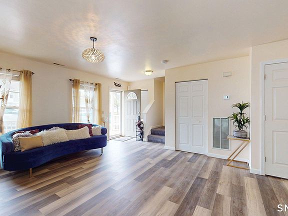 2nd image of 64 Osten Boulevard #64