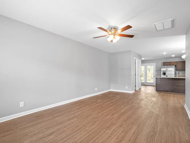 213 Woodland Valley Ln — Photo 11