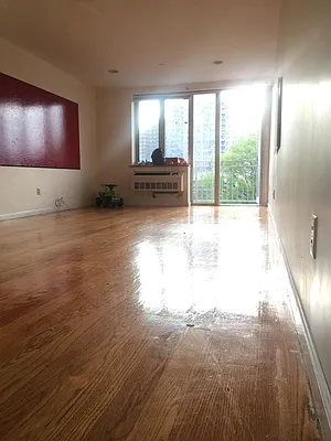 Sold by R New York | media 2