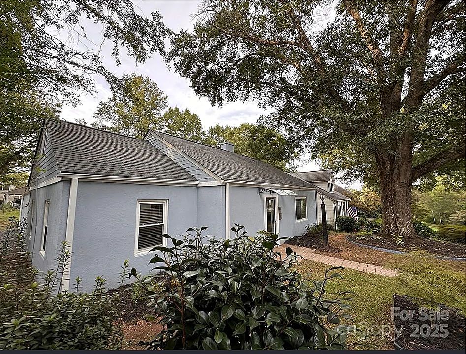 2nd image of 131 Glendale Ave SE