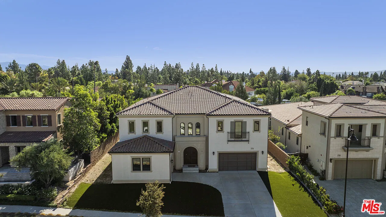 5 bed, 6.0 bath, 5562 sqft, $13,000 — Photo 1