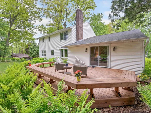 295 Seminole Ln, Green Bay, WI 54313