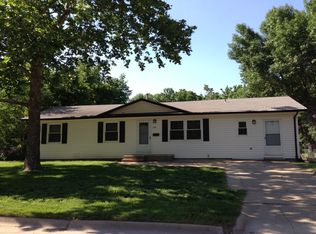 204 8th St, Wamego, KS 66547