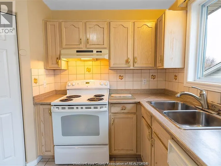 4012 Acorn Cres #UPPER — Photo 4