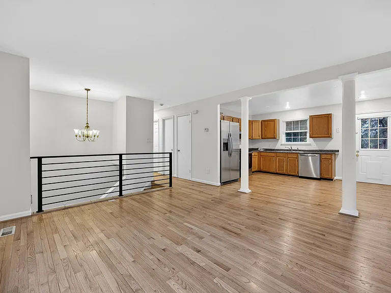 322 Howard Ave — Photo 21