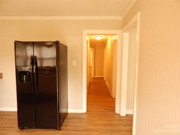2nd image of 810 Eastside Dr