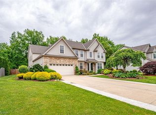 2823 Danielle Dr, Westlake, OH