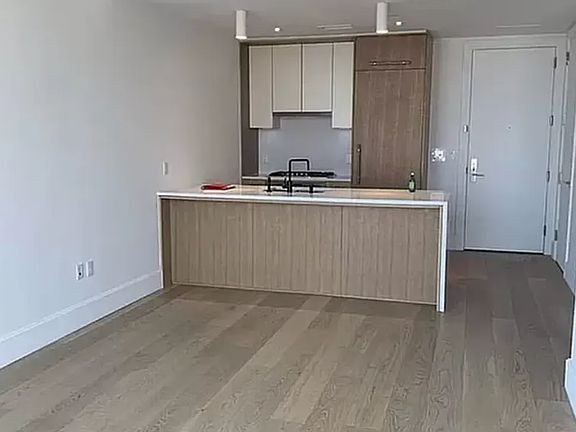 2nd image of 22-18 Jackson Ave #521