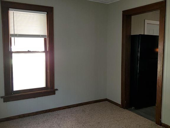 2nd image of 914 N Poplar St