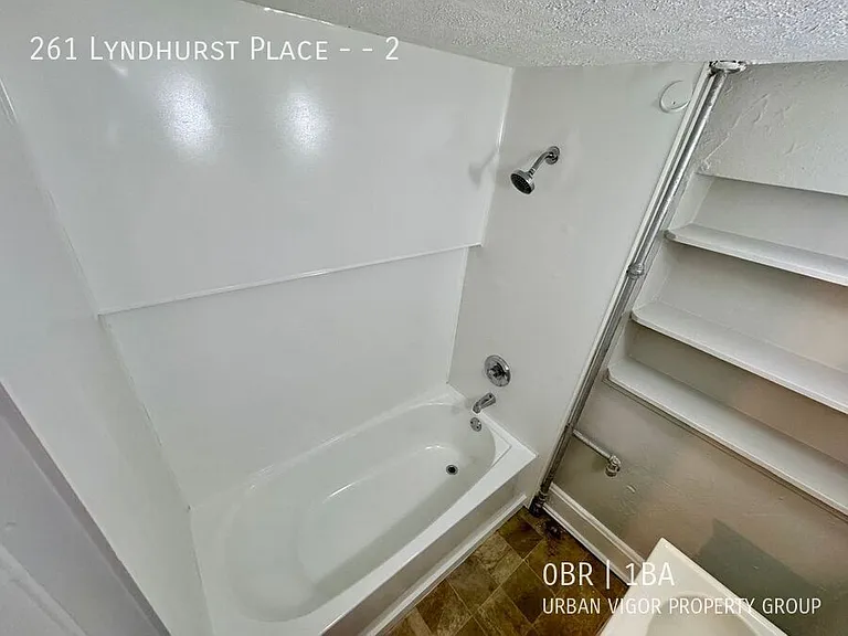 261 Lyndhurst Pl #2 — Photo 6
