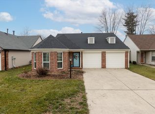 9727 Pine Ridge East Dr, Fishers, IN 46038