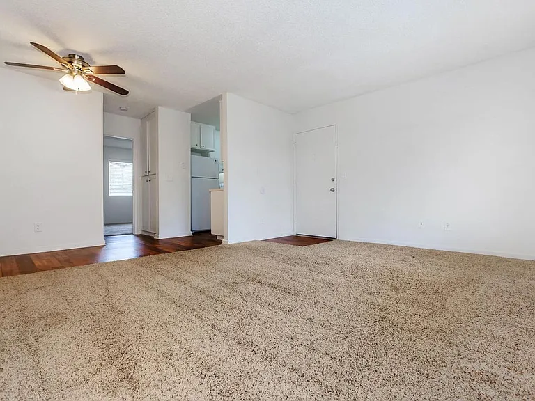 Sun Valley Gardens Apartments — Photo 13