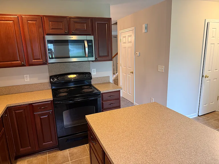 10143 Ballyclare Ct — Photo 4