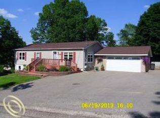 8061 Grenada Dr, Brighton, MI
