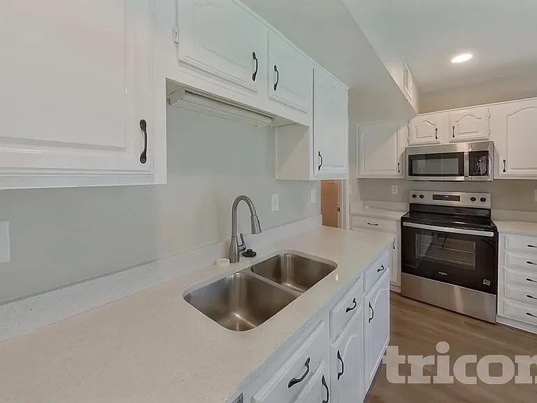3316 Forest Creek Dr — Photo 3