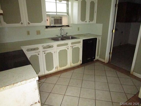 5th image of 104 Carriage Square Dr
