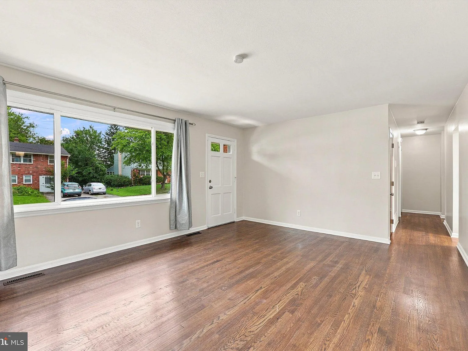 4 bed, 2.0 bath, 1700 sqft, $2,300 — Photo 2